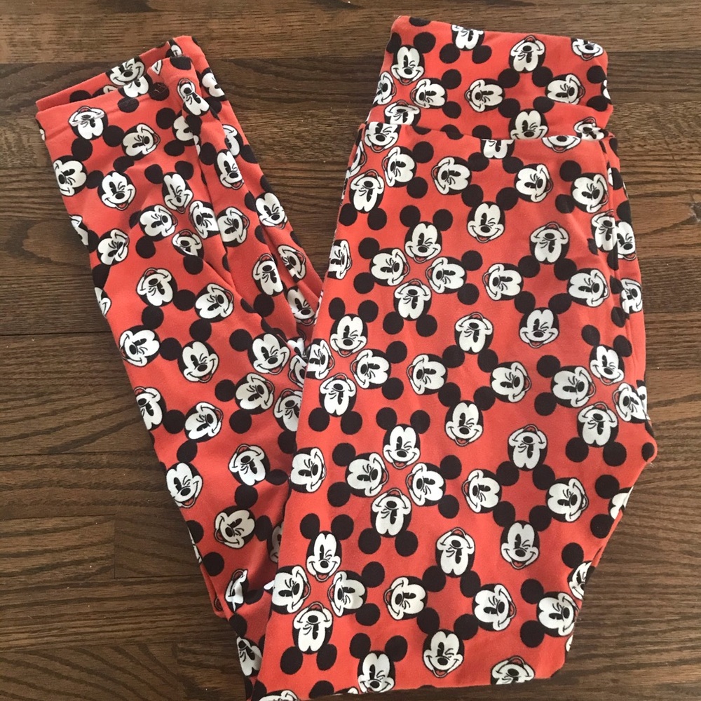 LulaRoe Mickey Mouse leggings!